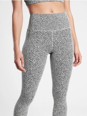 EUC Athleta Salutation Stash II Textured Leggings White Black Leopard Cropped